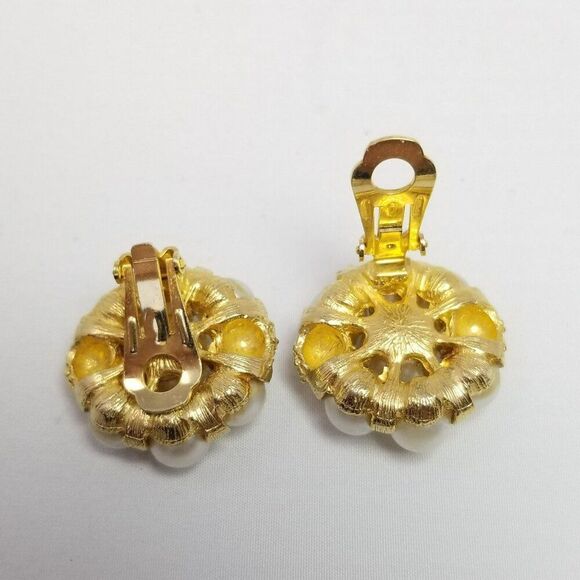 Vintage Faux Pearl and Gold Tone Cluster Clip On Earrings, Classic Retro Design - Picture 3 of 6